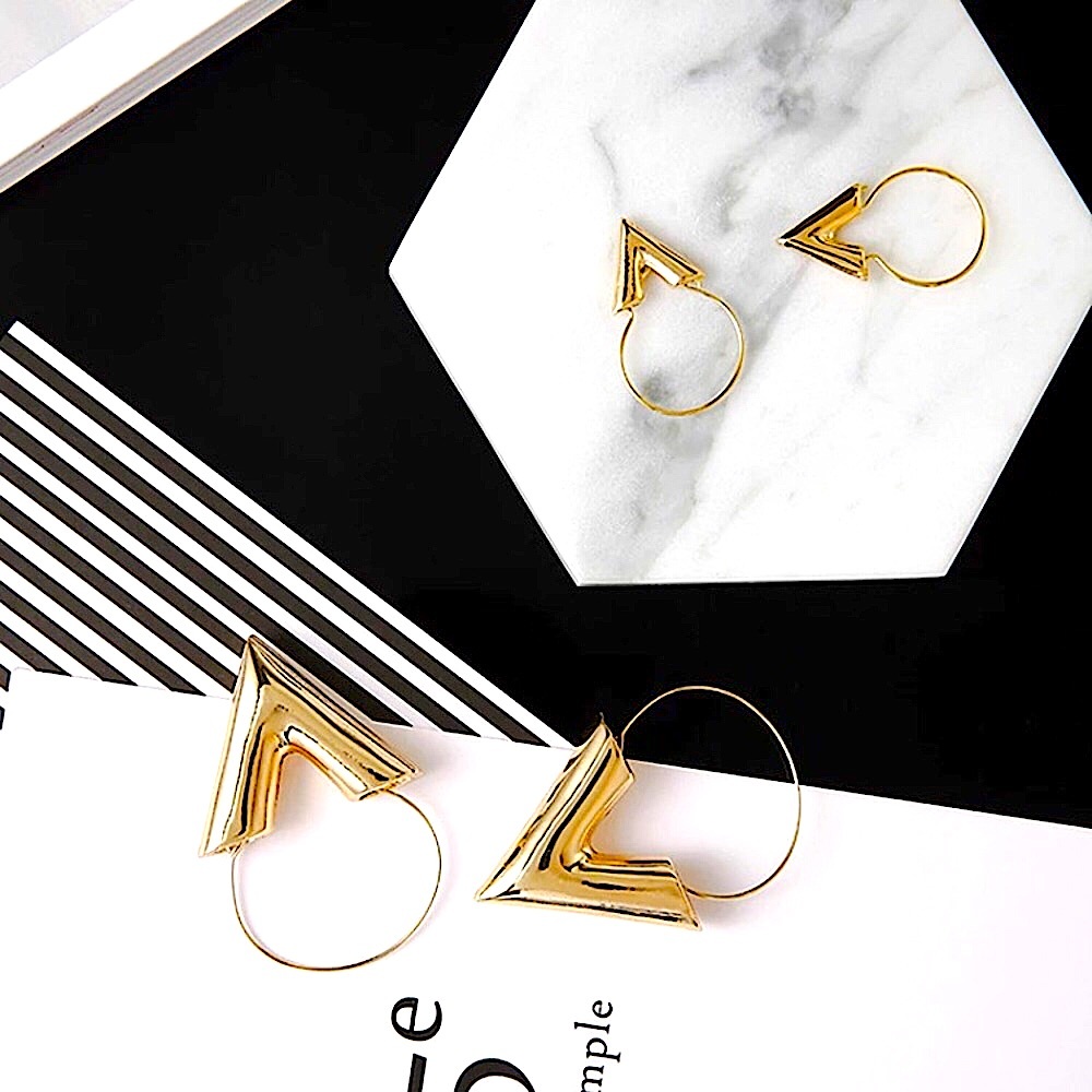 ⚜️[𝟯/$𝟮𝟴]⚜️Gold Triangle Simple Earrings NEW - Picture 6 of 11